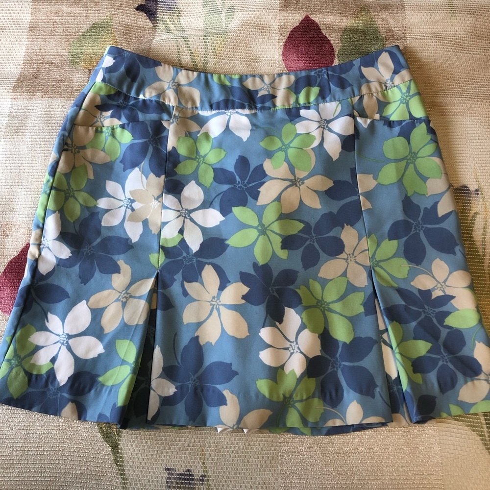 Golf Skort floral print. Like new. Smoke free home.